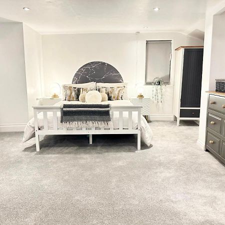 Cosy One Bedroom Apartment Trowbridge Bagian luar foto