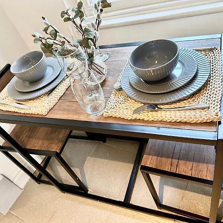 Cosy One Bedroom Apartment Trowbridge Bagian luar foto
