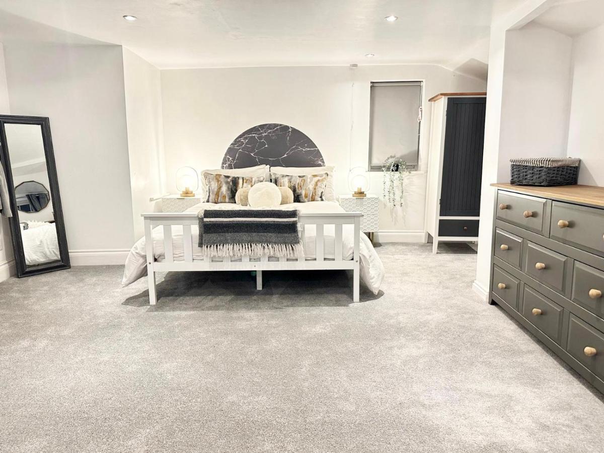 Cosy One Bedroom Apartment Trowbridge Bagian luar foto