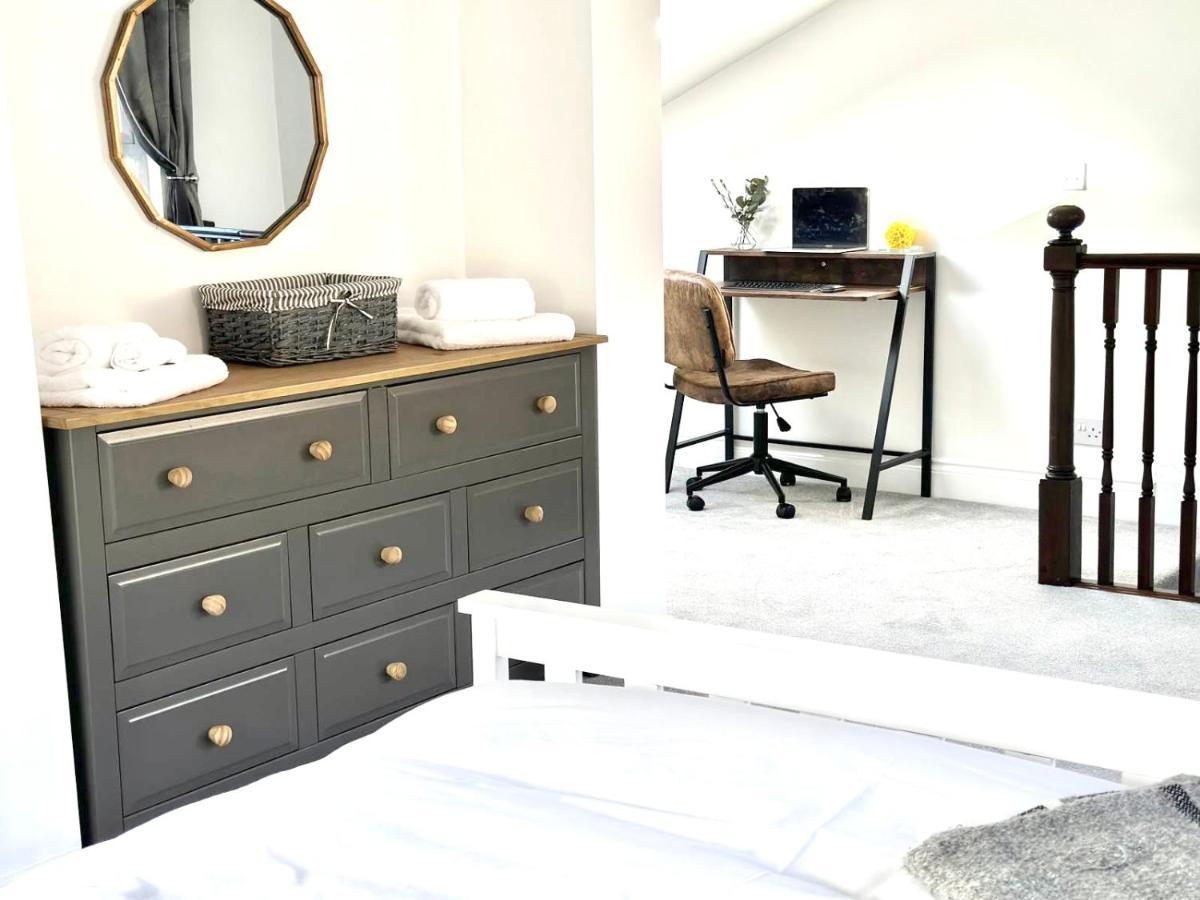 Cosy One Bedroom Apartment Trowbridge Bagian luar foto