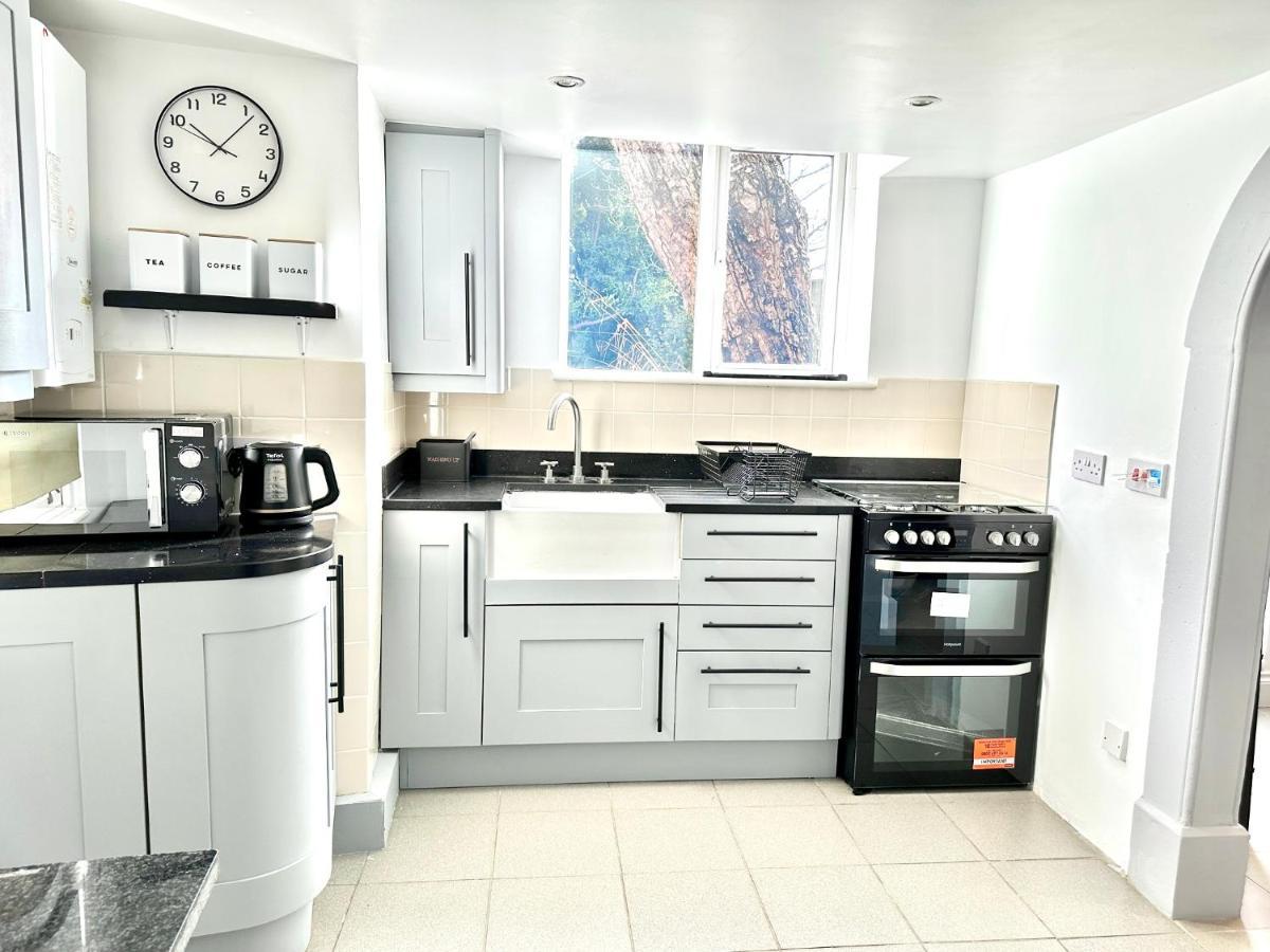Cosy One Bedroom Apartment Trowbridge Bagian luar foto