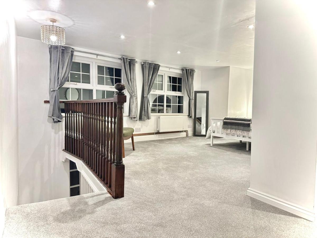 Cosy One Bedroom Apartment Trowbridge Bagian luar foto