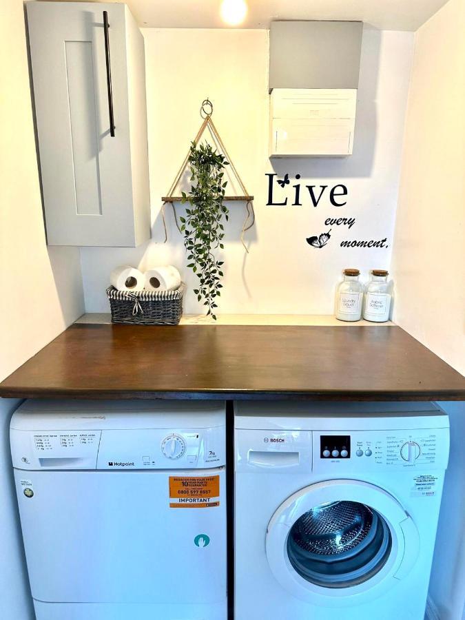 Cosy One Bedroom Apartment Trowbridge Bagian luar foto