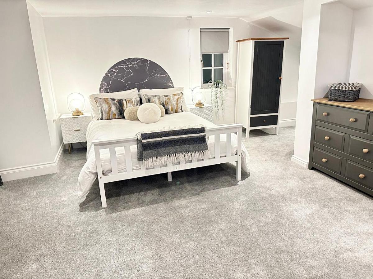 Cosy One Bedroom Apartment Trowbridge Bagian luar foto