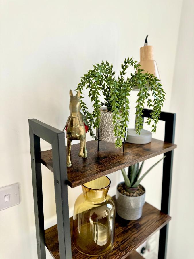 Cosy One Bedroom Apartment Trowbridge Bagian luar foto
