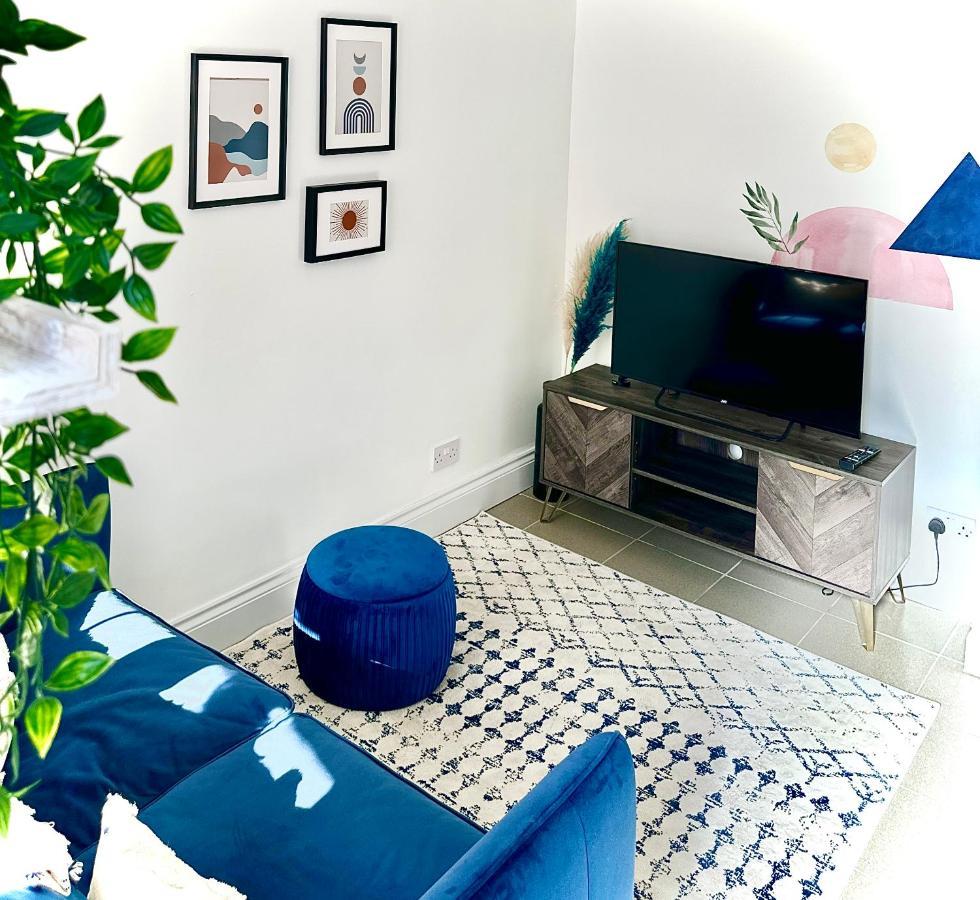Cosy One Bedroom Apartment Trowbridge Bagian luar foto
